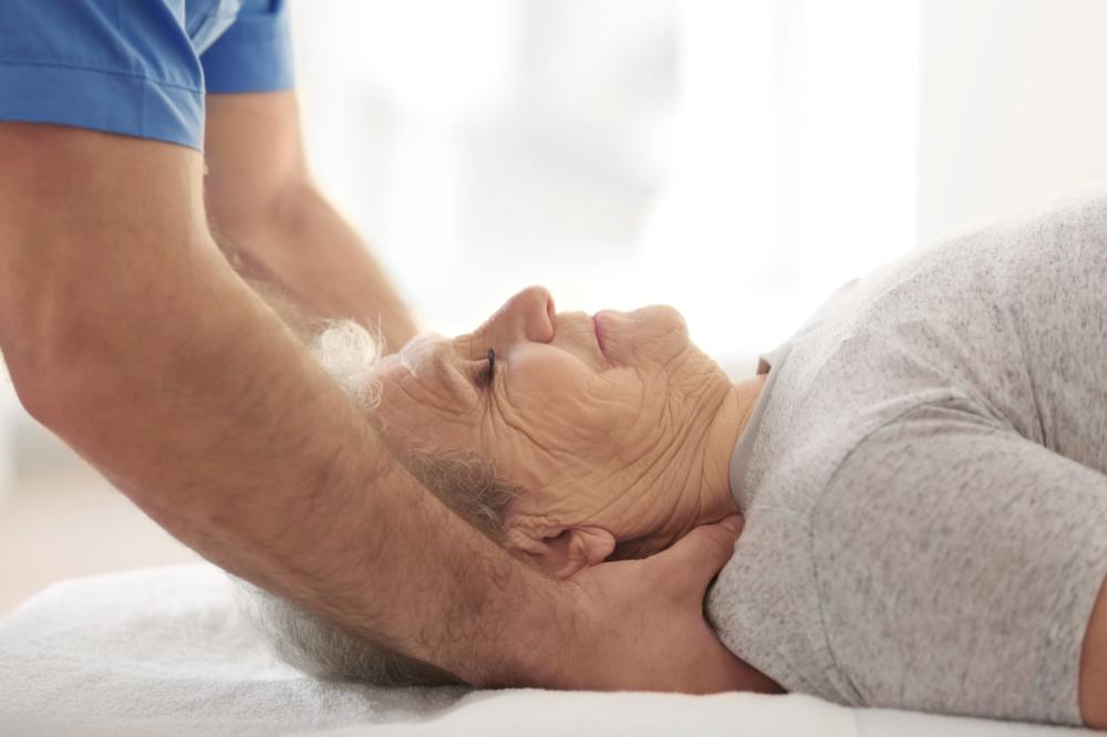 Ostéopathie personnes âgées près de Bron